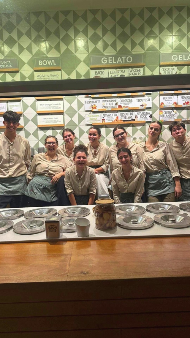 Ecco i momenti più belli del mese insieme al nostro staff ❤️ tra coni al volo, risate e tanto gelato.🍦